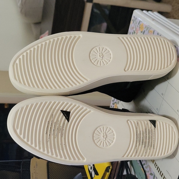 Ugg sneaker boots - Picture 3 of 5